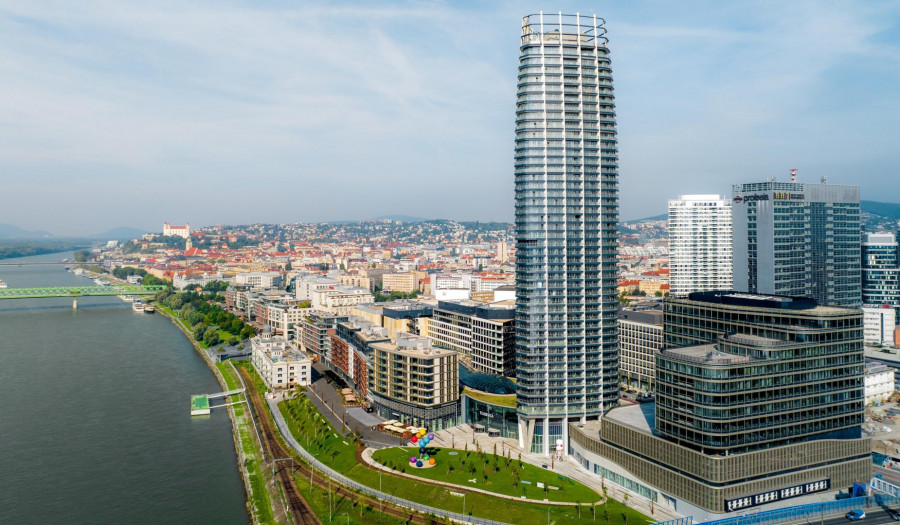 BOSEN | 2i byt v Eurovea Tower na 35. LUX poschodí s výhľadom na hrad