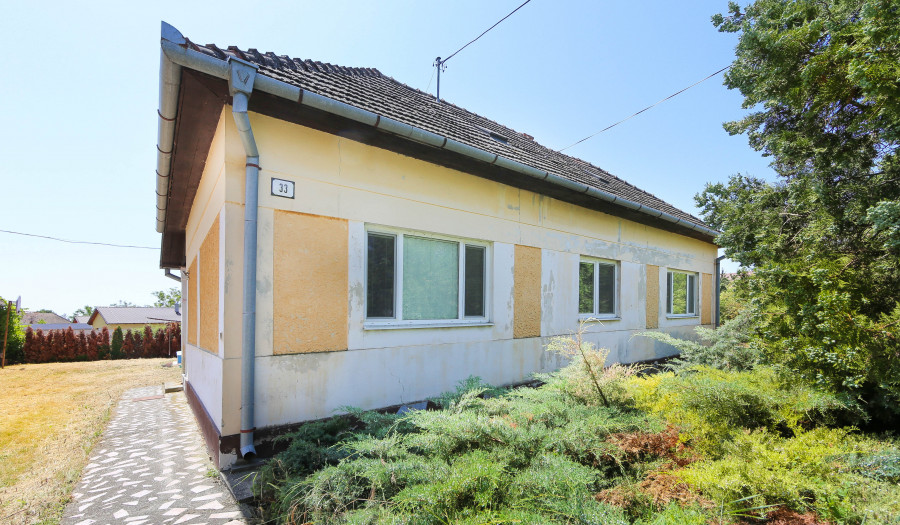 BOSEN | Na predaj priestranný 4-izbový rodinný dom v obci Blahová