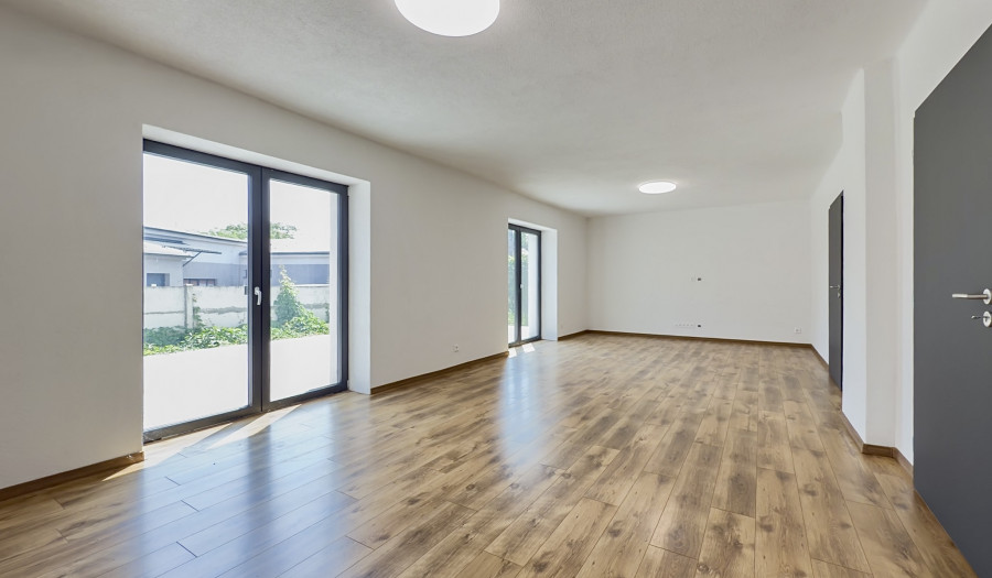 BOSEN | Moderná viacúčelová budova, Lučenec, 140m2