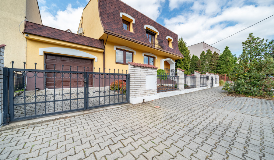 Bosen Realicity / 5 a viac izb. RD s fitness a wellness, Skalica