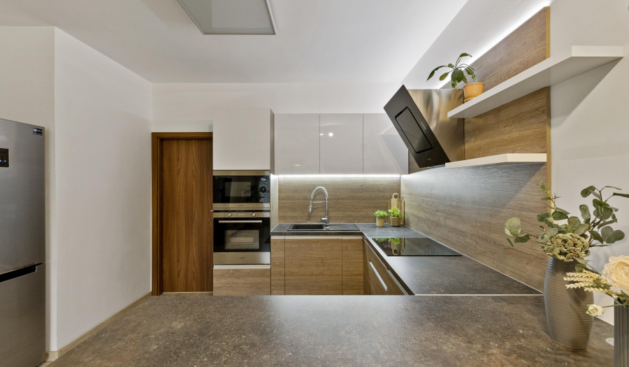 BOSEN | Príjemný 3-izb, byt s dvomi balkónmi a 2 parkovacími miestami v obci Kaplna, 70 m²