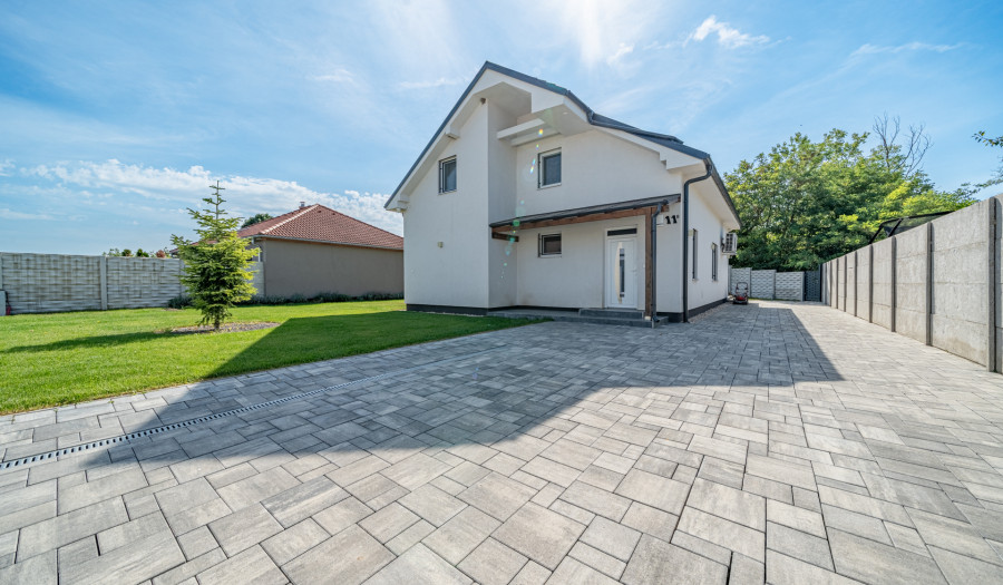 Bosen Realicity | Priestranný 5-izbový rodinný dom v Rajke