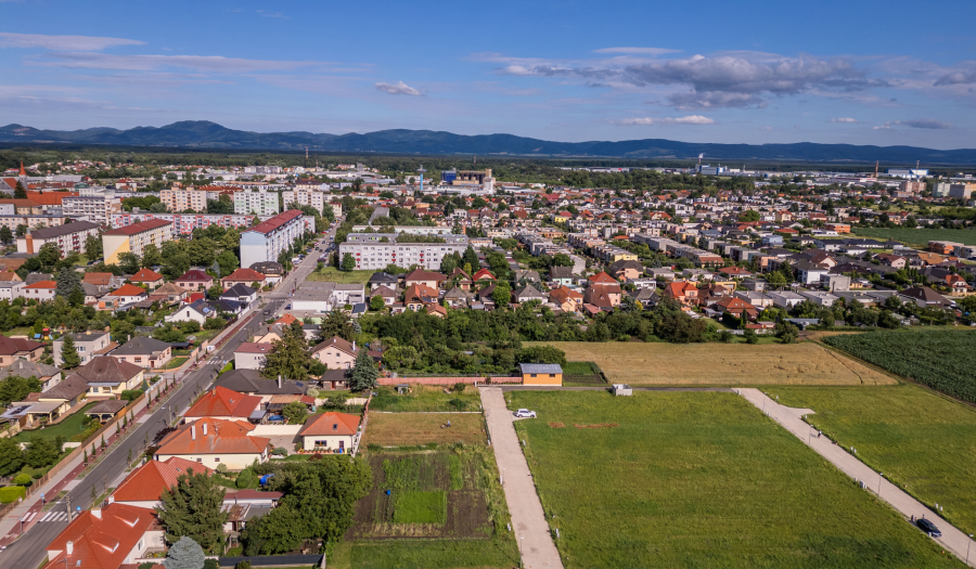 BOSEN| Pozemok pripravený na výstavbu RD, všetky IS, Malacky