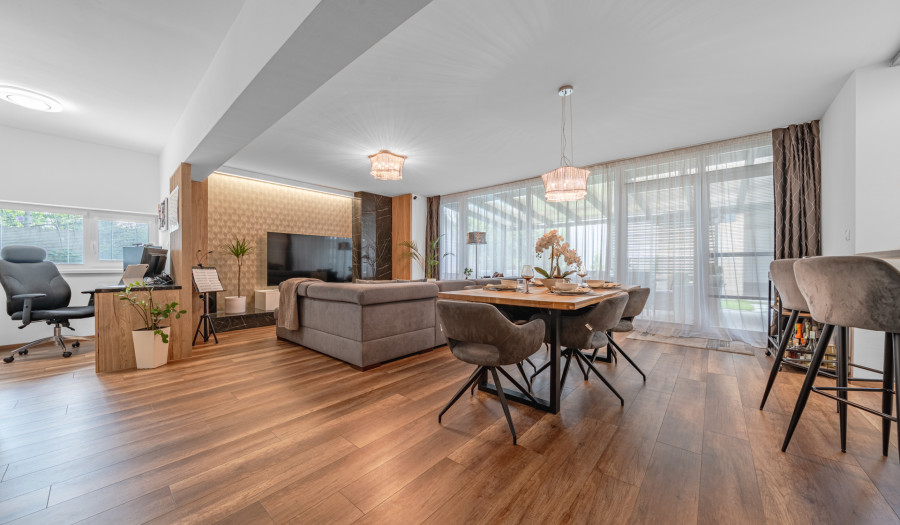 BOSEN | Stylish 4-Bedroom House, Swimming Pool, 2 Parking Spaces, 300 m² Plot, Dunajská Lužná