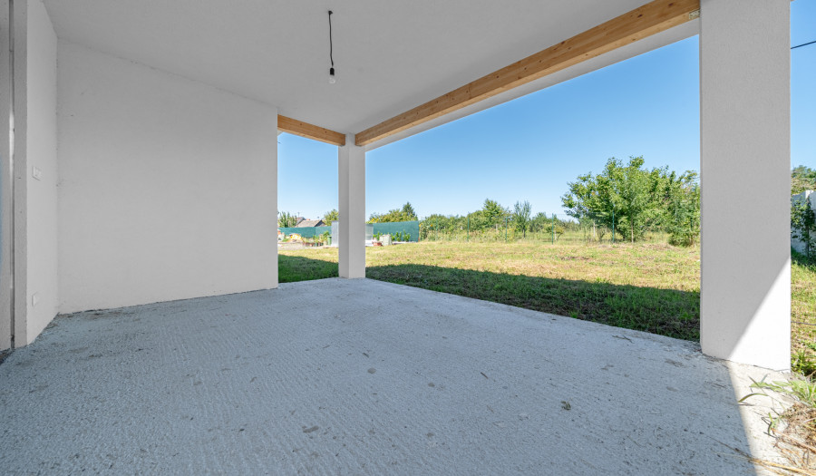 BOSEN |  Nadštandardný 4-izbový rodinný dom s garážou a terasou – Dojč