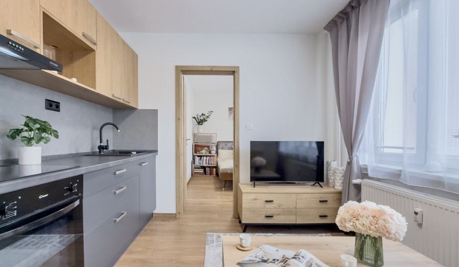 BOSEN| Nadštandardný 1 izbový byt s loggiou, Banská Bystrica, Kráľová.