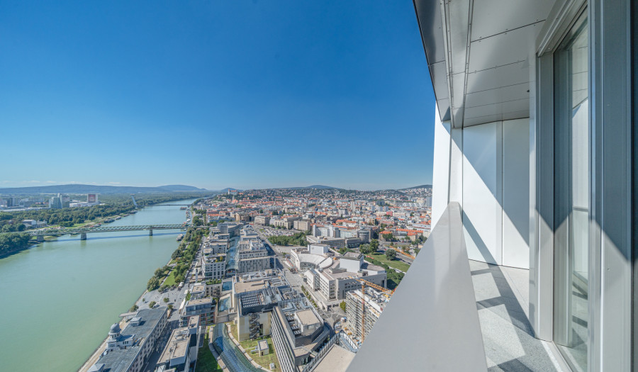 BOSEN | 2i byt v Eurovea Tower na 35. LUX poschodí s výhľadom na hrad