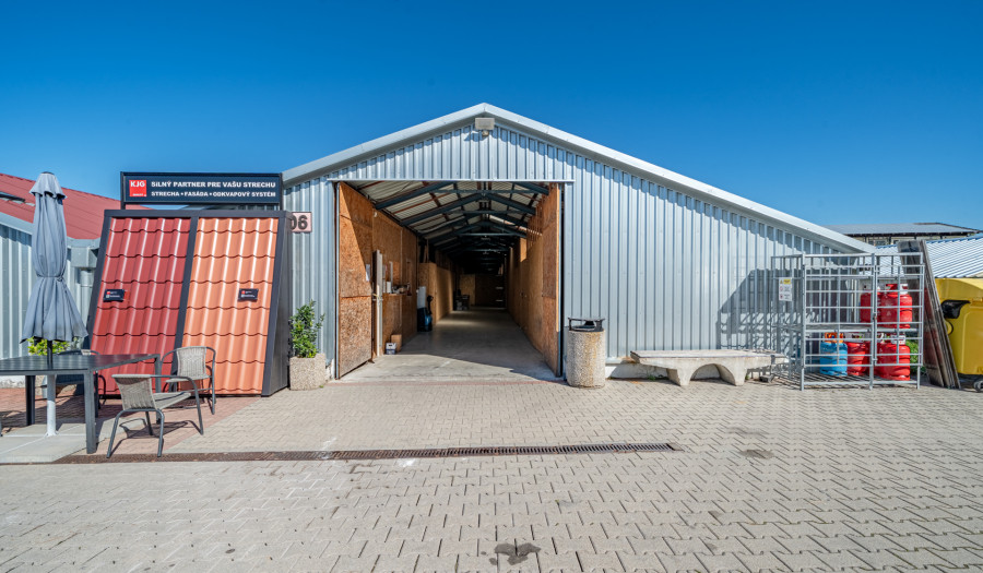 BOSEN | Skladová hala 585 m2, vstavaná kancelária, parkovanie, Záhorská Bystrica