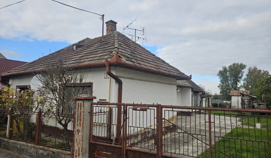 BOSEN | Pozemok s rodinným domom 5km od R7– Jastrabie Kračany