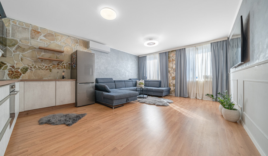 Ponúkame na prenájom 2-izbový apartmán v Starom Meste- Vysoká ulica