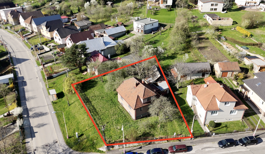 BOSEN I Pozemok so starým domom s krásnym výhľadom, Ružomberok, Baničné - Jelence, 1247m2