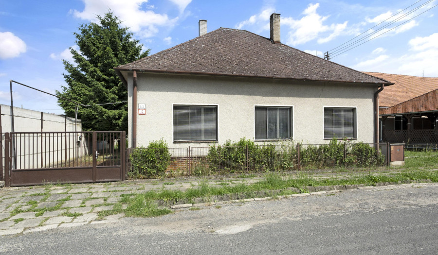 BOSEN | Rodinný dom v srdci obce Borský Mikuláš, pozemok 798m2