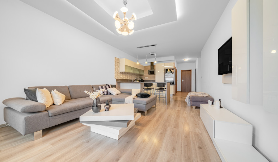 BOSEN | Priestranný zariadený 3 izbový byt s parkingom, Petržalka City