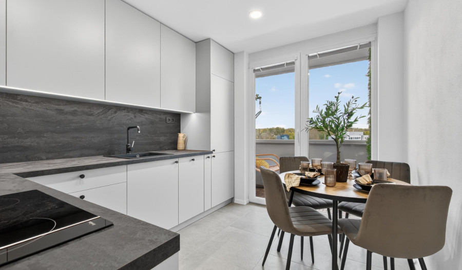 BOSEN | 4 izbový kompletne zrekonštruovaný byt s loggiou, 83,6 m2, Bzovícka, Petržalka