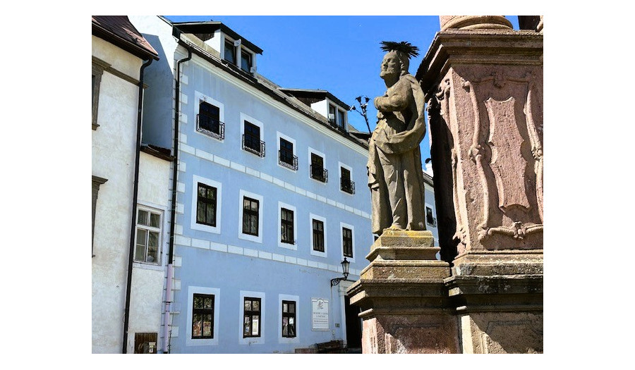 LOYALTERS | Predaj 3-izbového bytu v meštianskom dome, Banská Štiavnica – Trojičné námestie