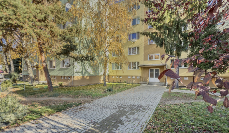 BOSEN | 2 izbový byt s loggiou v centre Fiľakova, 65m2