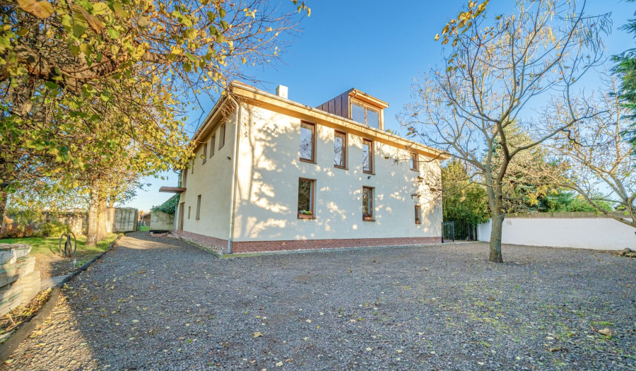 BOSEN | Jedinečné vidiecke sídlo, RD, stajňa, 30 000 m² pozemok, len 27 km od BA, Dúbrava