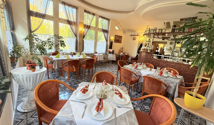 Obchodný priestor – Kancelária  – Reštaurácia - Vlastný Pozemok - Petržalka, Šustekova ulica