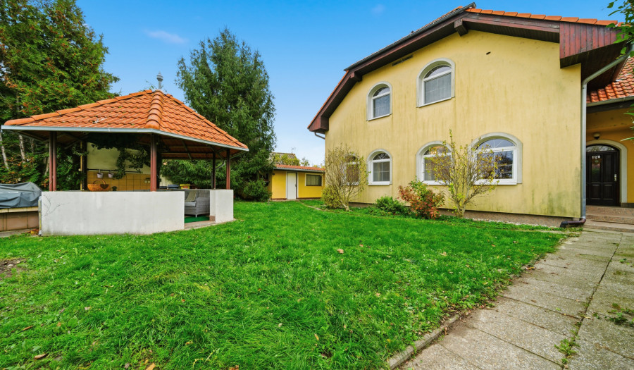 BOSEN | 10 izbový priestranný viacgeneračný RD s potenciálom, Kyselica, 365 m2