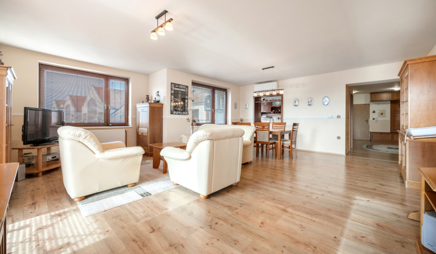BOSEN| 4 izbový byt, 156m2 s balkónom v centre Malaciek