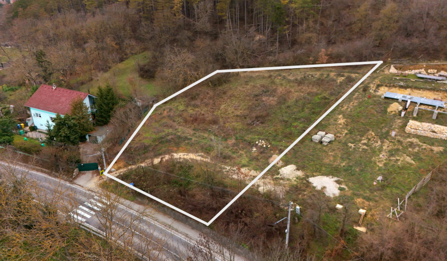 BOSEN | Na predaj stavebný pozemok - investičná príležitosť na výstavbu chaty