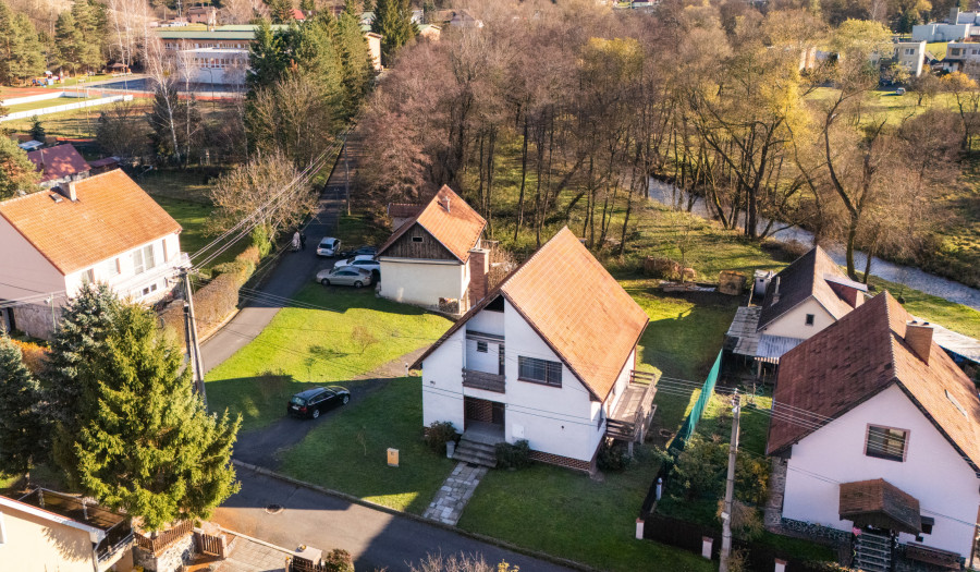 Priestranný rodinný dom s garážou – Hontianske Nemce