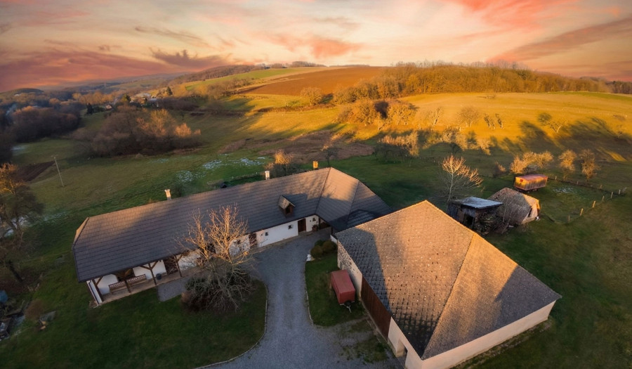 BOSEN | Rodinná farma pri Litave s pozemkom vo výmere 9 565 m²