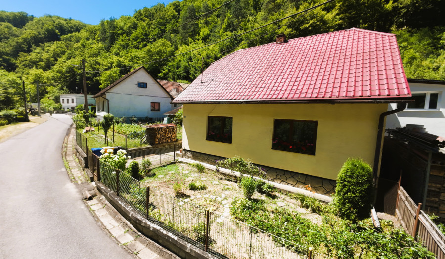 LOYALTERS | menší rodinný dom v Šášovskom Podhradí