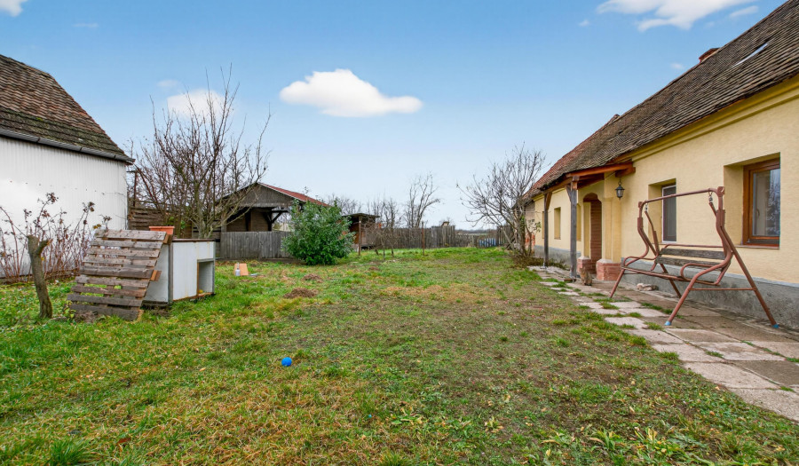 BOSEN | Na predaj vidiecky domček vhodný na chalupu s veľkým pozemkom, Moravský Svätý Ján