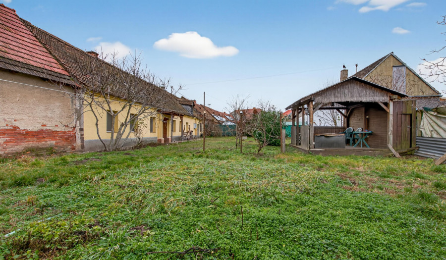 BOSEN | Na predaj starší rodinný dom s veľkorysým pozemkom, Moravský Svätý Ján