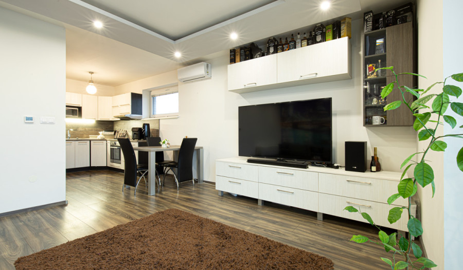 BOSEN GROUP | Zariadený 3-izbový byt s terasou a 2 parkovacími miestami, Veľké Dvorníky