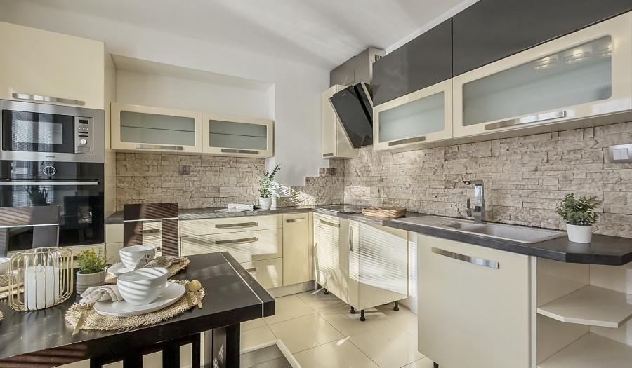 BOSEN | Zrekonštruovaný 3 izbový byt s balkónom, 85m2