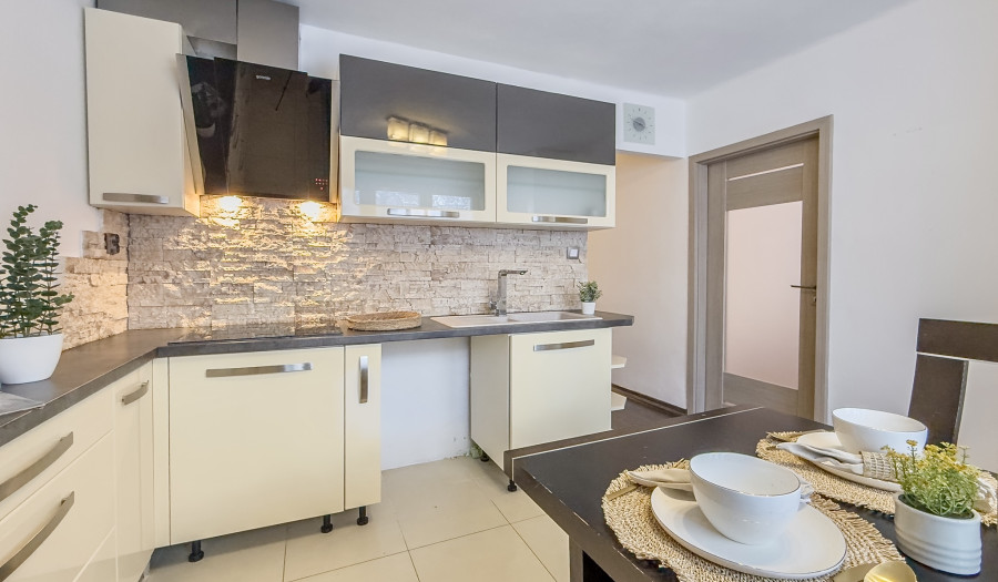 BOSEN | Zrekonštruovaný 3 izbový byt s balkónom, 85m2