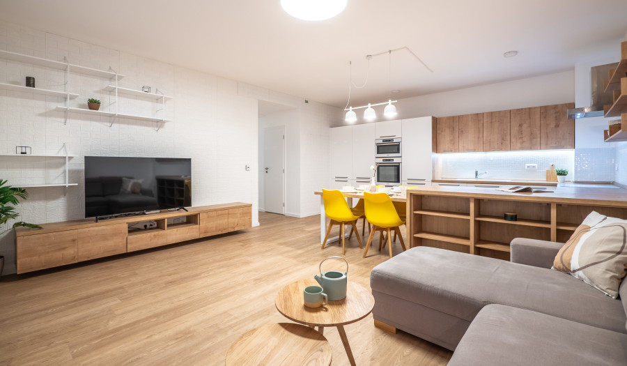 BOSEN | Zariadený 3 izbový byt s loggiou a garážou, ulica Tupého