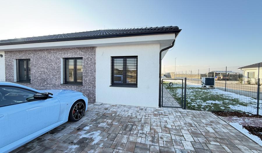 BOSEN | Zariadený trojizbový dom v novej tichej lokalite, Miloslavov, Vrbová, 425 m2