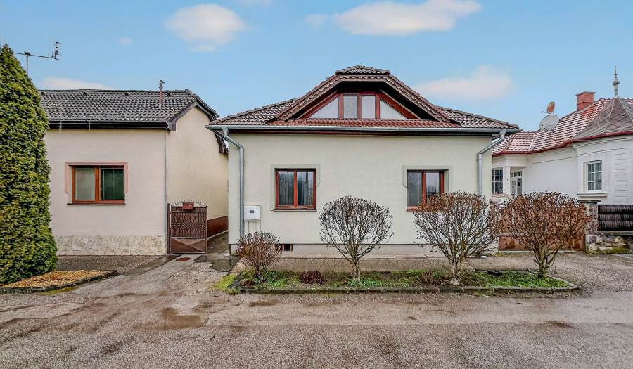 BOSEN | Prízemný rodinný dom s obytným podkrovím, Tornaľa, 604m2.