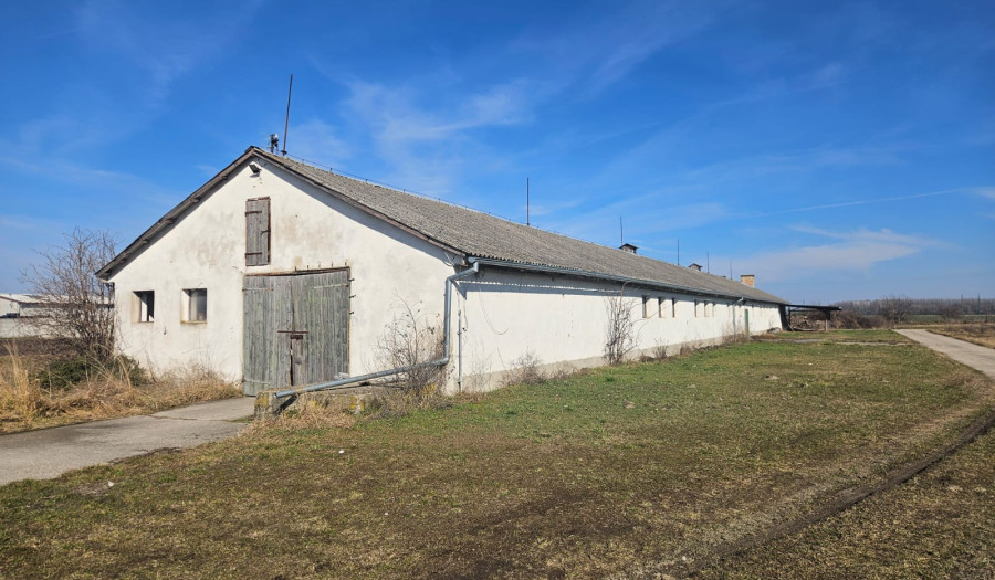 BOSEN | Priemyselný areál s 3 budovami, Kostolné Kračany – 18069 m²