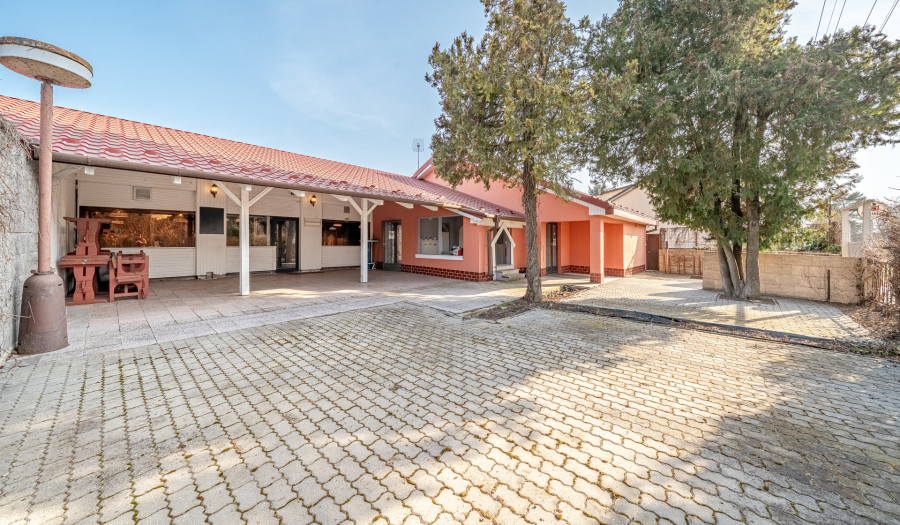 BOSEN | Reštaurácia s pozemkom na predaj, Bratislava - Čunovo,investičná príležitosť + bývanie 30 %