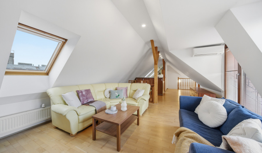 BOSEN | Zariadený podkrovný byt v centre, Gunduličova, BA