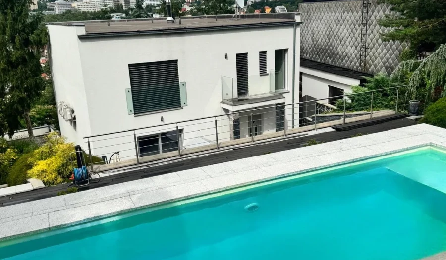 Prenájom nadštandardného 5-izbového rodinného domu s bazénom