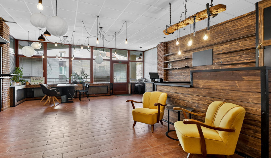 BOSEN | Na prenájom obchodný priestor Malacky Malé námestie