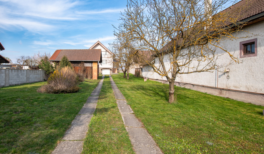 BOSEN | Na predaj rodinný dom s pozemkom o výmere 1967m²- Bánovce nad Bebravou