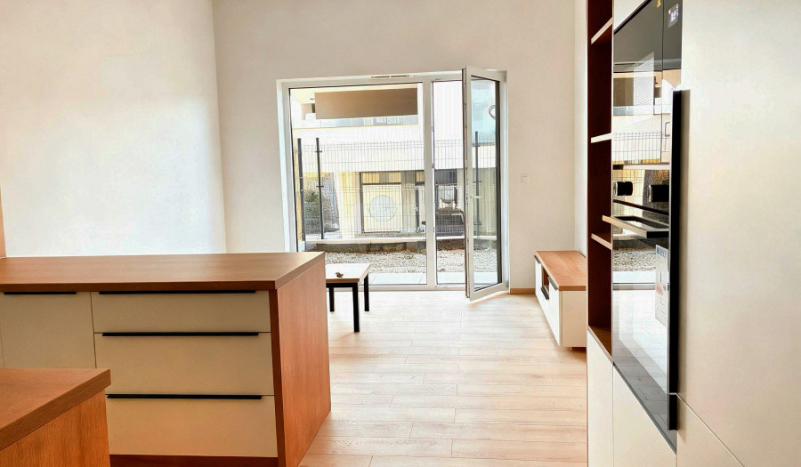 LOYALTERS | Na predaj 1 izbový byt s predzáhradkou a garážovým státím v novostavbe - Rovinka