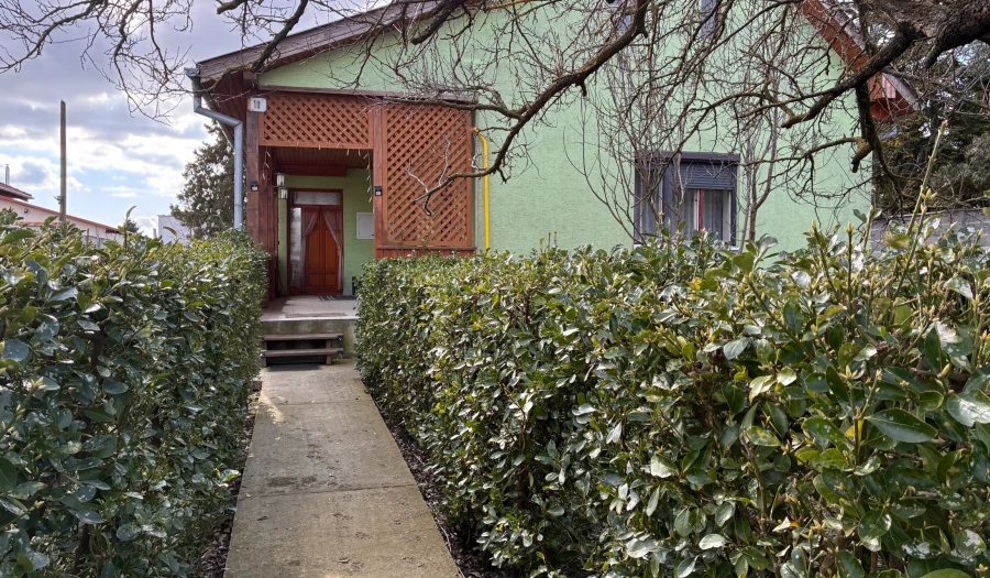 LOYALTERS | Na predaj rodinný dom s veľkým pozemkom - Hviezdoslavov