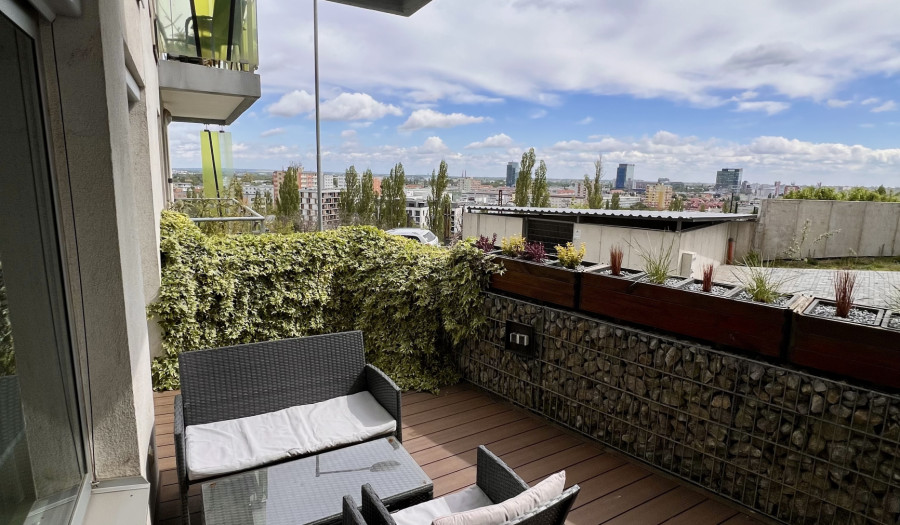 Prenájom 2-izbový byt s veľkou terasou a výhľadom na BA