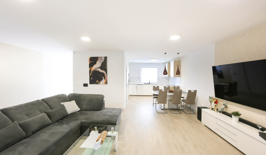 BOSEN | Krásna novostavba s dvojgarážou a tepelným čerpadlom