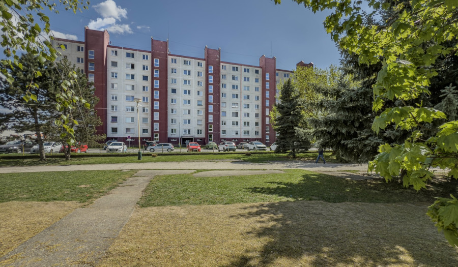 BOSEN | 4izbový byt s loggiou v meste Fiľakovo, 82m2.