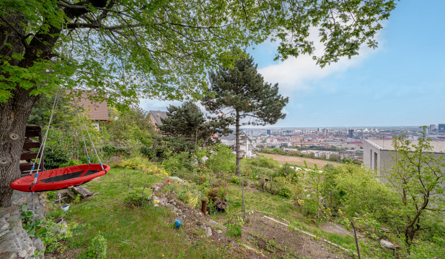 BOSEN | Chata s výhľadom na Bratislavu – Koliba - súkromie, pozemok 371 m², potenciál výstavby