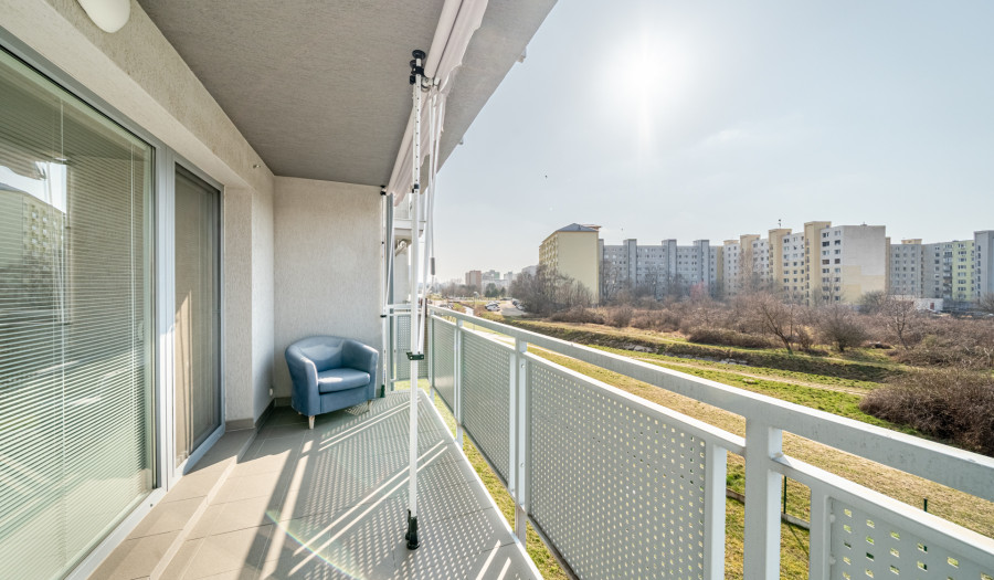 BOSEN | Veľkorysý klimatizovaný byt s priestranným balkónom a samostatným šatníkom, 53 m2 – La Vita, Pezinok