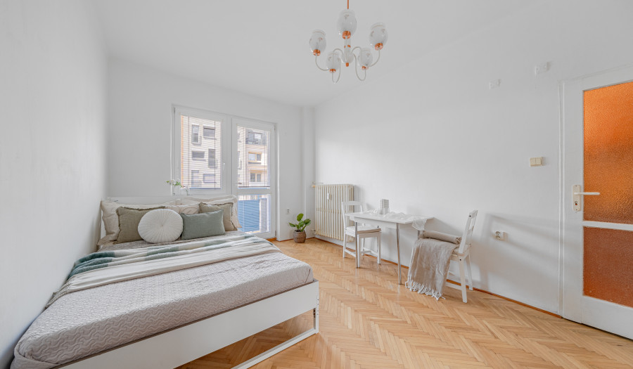 BOSEN | Zariadená garzónka s balkónom, Blumentálska ul., BA